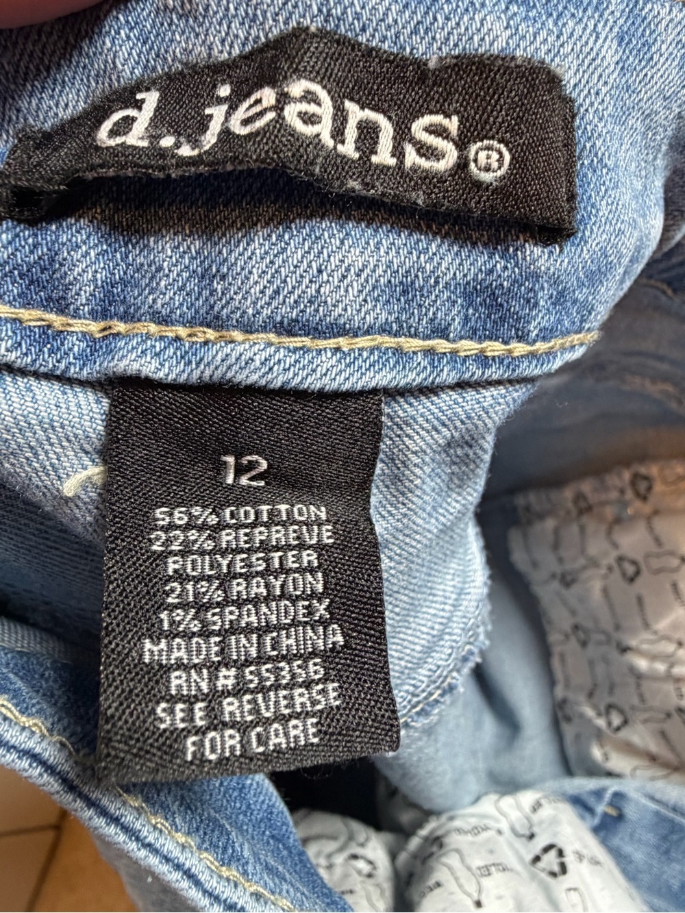 d.jeans Women’s Light Wash Capri Jeans Size 12 Stretch Mid Rise Denim - Picture 6 of 7